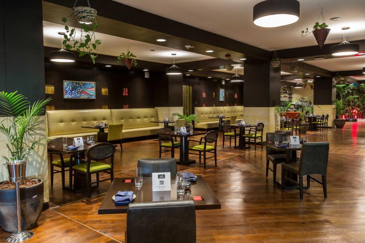 Crowne Plaza Riyadh - Rdc Hotel & Convention By Ihg Exteriör bild The interior of the restaurant