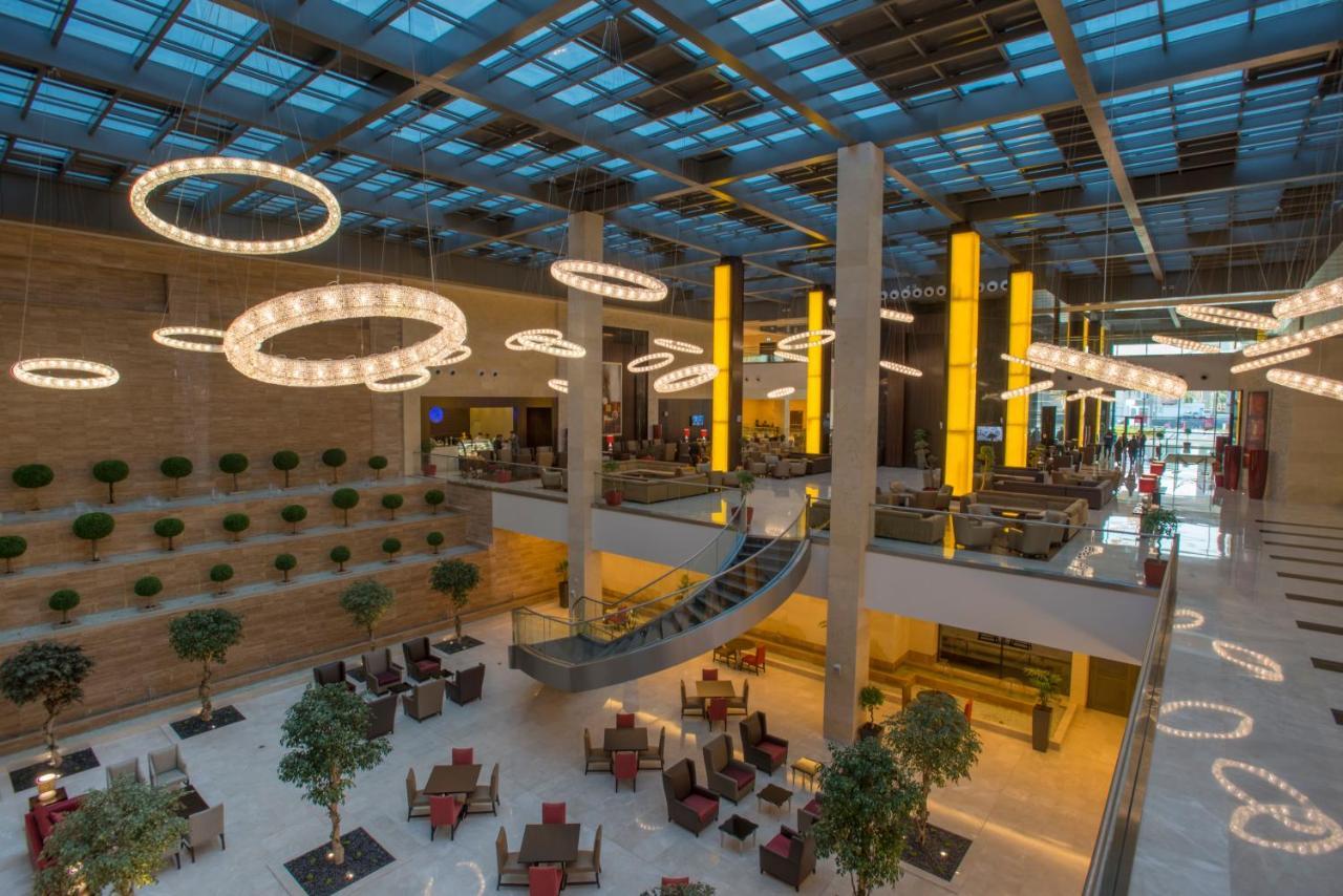 Crowne Plaza Riyadh - Rdc Hotel & Convention By Ihg Exteriör bild The interior of the terminal