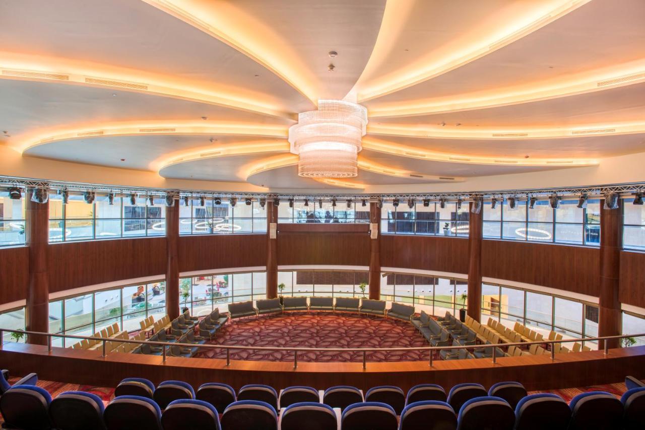 Crowne Plaza Riyadh - Rdc Hotel & Convention By Ihg Exteriör bild The main auditorium