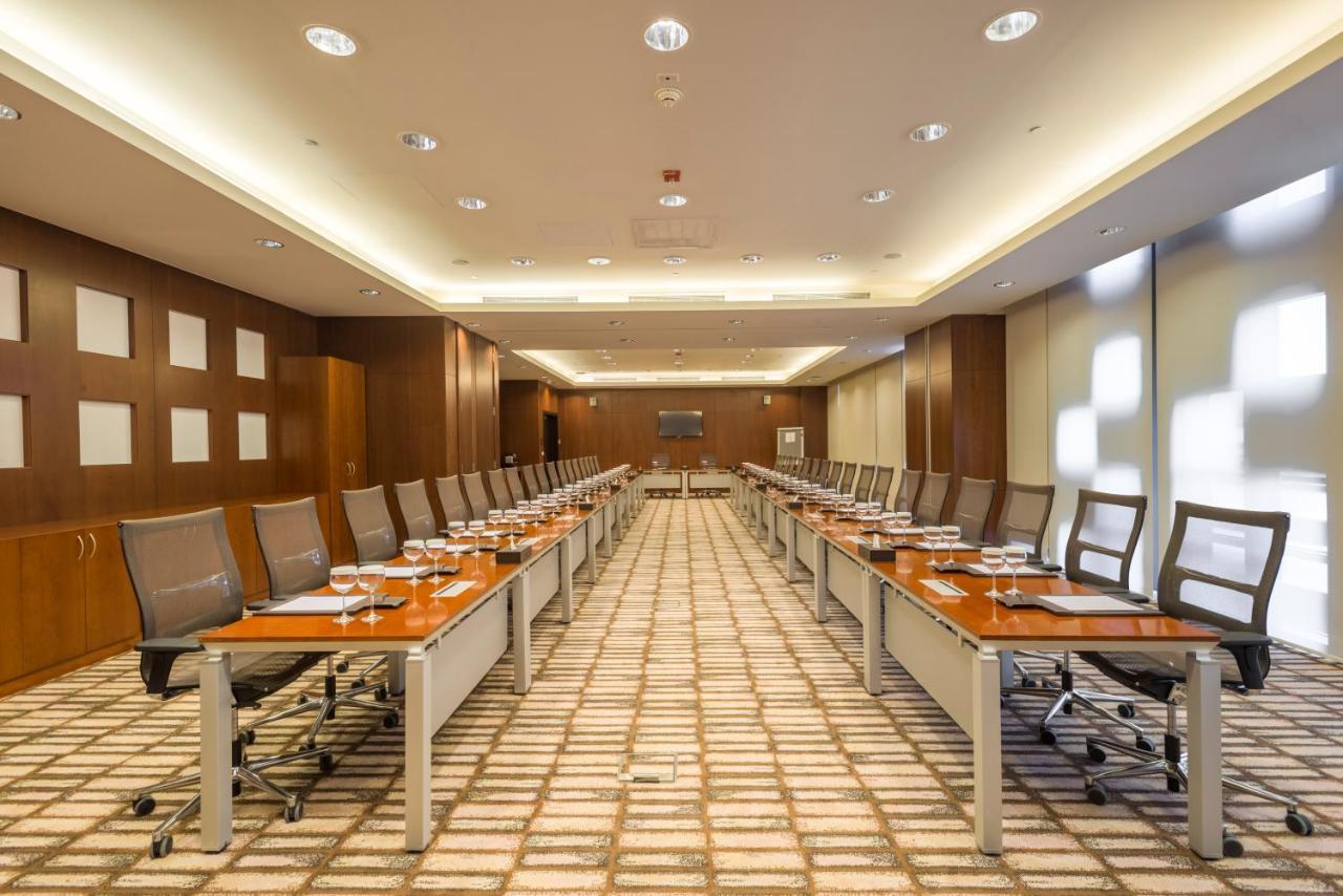 Crowne Plaza Riyadh - Rdc Hotel & Convention By Ihg Exteriör bild Meeting room