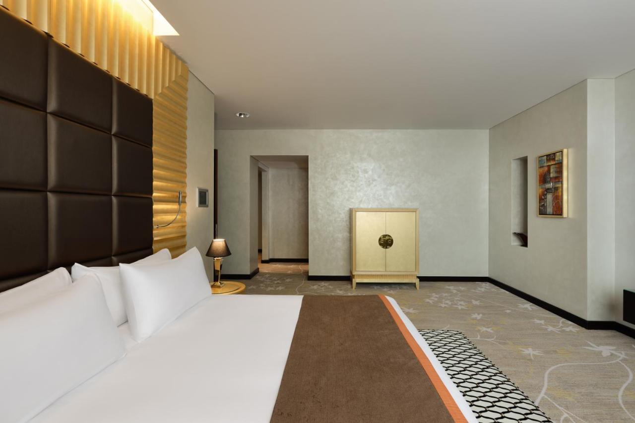 Crowne Plaza Riyadh - Rdc Hotel & Convention By Ihg Exteriör bild A bedroom at the hotel