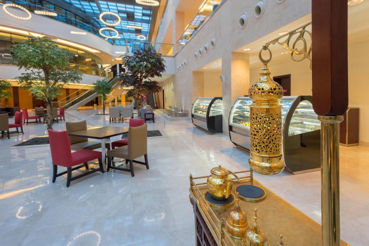 Crowne Plaza Riyadh - Rdc Hotel & Convention By Ihg Exteriör bild The lobby of the hotel