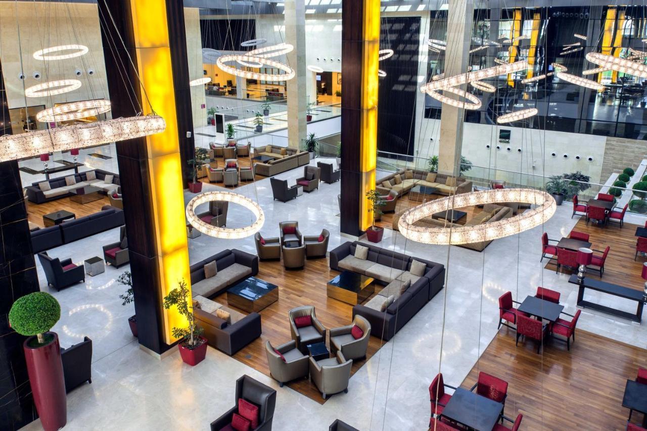 Crowne Plaza Riyadh - Rdc Hotel & Convention By Ihg Exteriör bild The lobby of the hotel