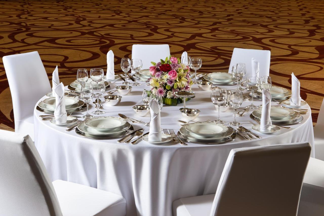 Crowne Plaza Riyadh - Rdc Hotel & Convention By Ihg Exteriör bild A table set for a formal dinner