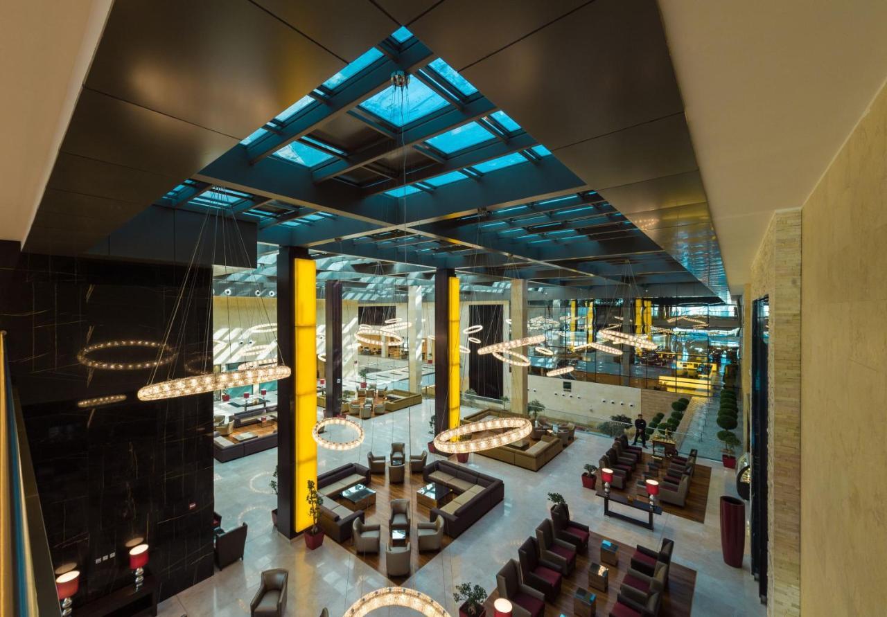 Crowne Plaza Riyadh - Rdc Hotel & Convention By Ihg Exteriör bild The lobby of the hotel