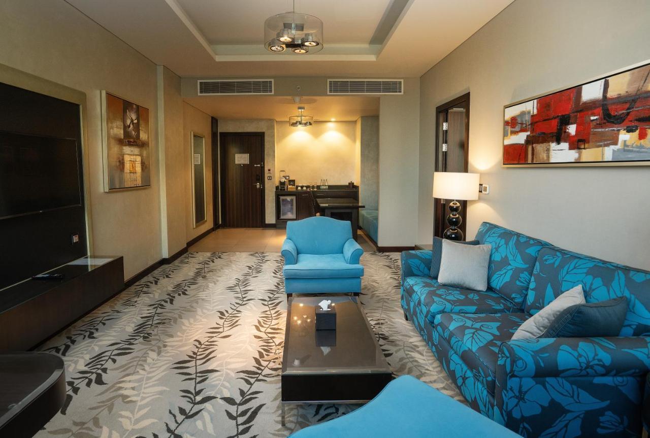 Crowne Plaza Riyadh - Rdc Hotel & Convention By Ihg Exteriör bild A suite at the hotel