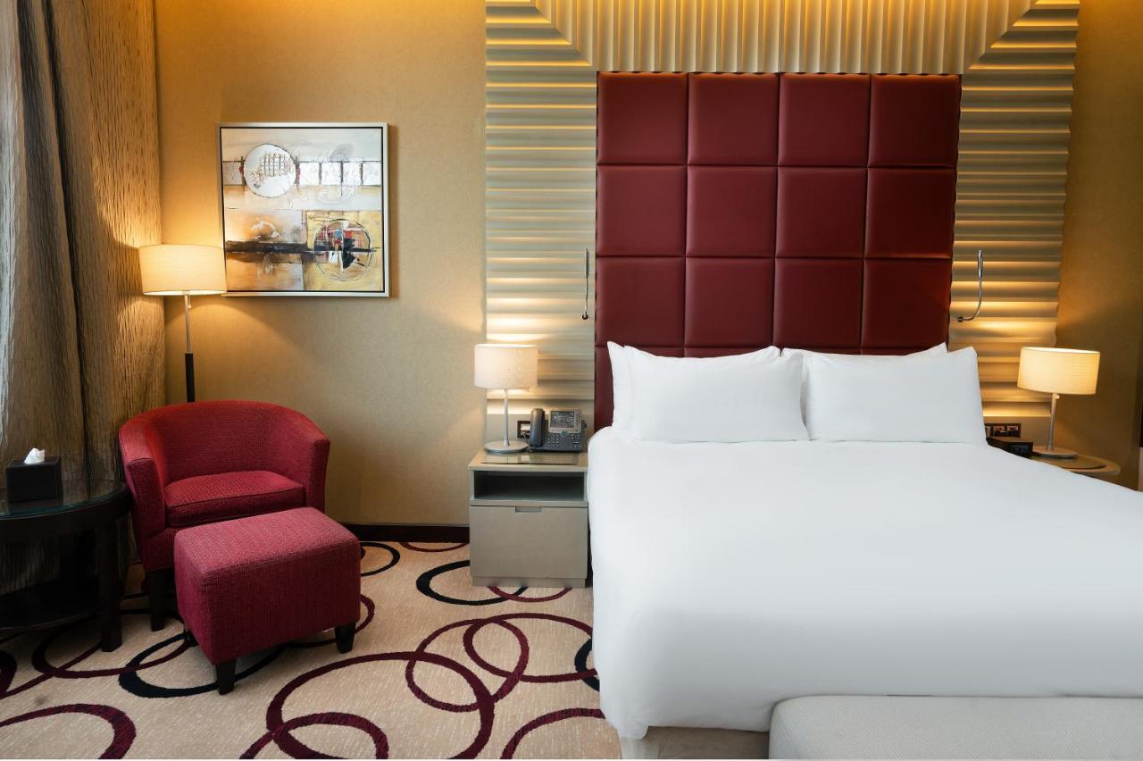 Crowne Plaza Riyadh - Rdc Hotel & Convention By Ihg Exteriör bild A bedroom at the hotel
